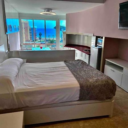Estudio Con Vistas Al Mar Apartment La Pineda Bagian luar foto